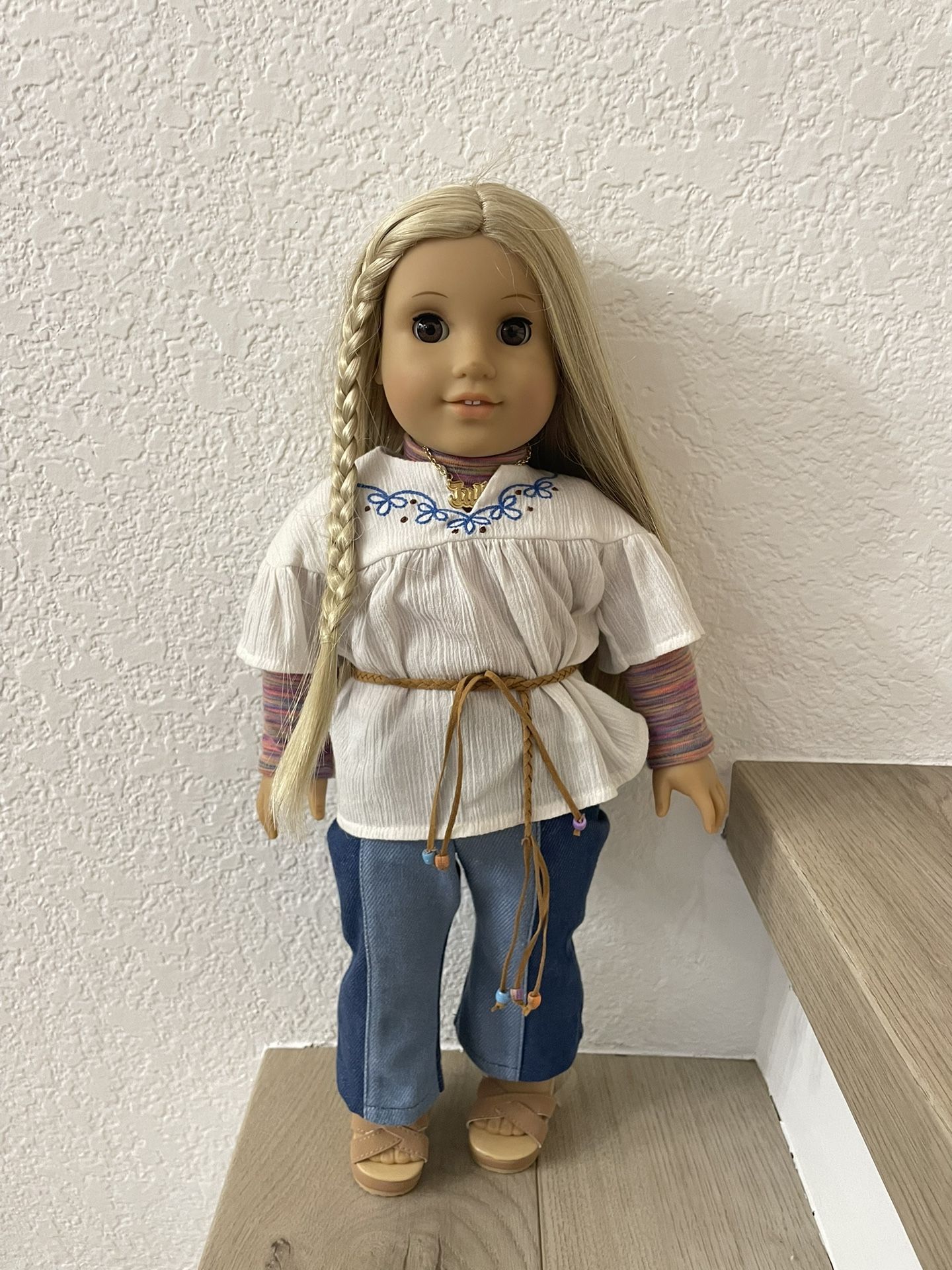 AMERICAN GIRL DOLL JULIE