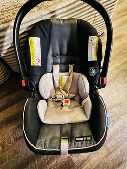 Graco SnugRide 35 Infant Car Seat
