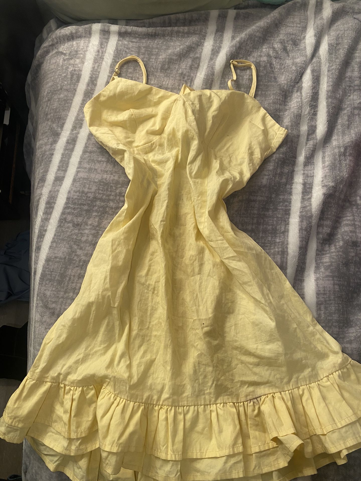 Yellow backless dress with bow