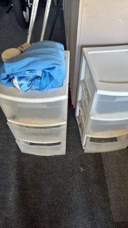 White set of drawers