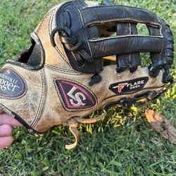 Louisville slugger flare design glove 11.5 Inches