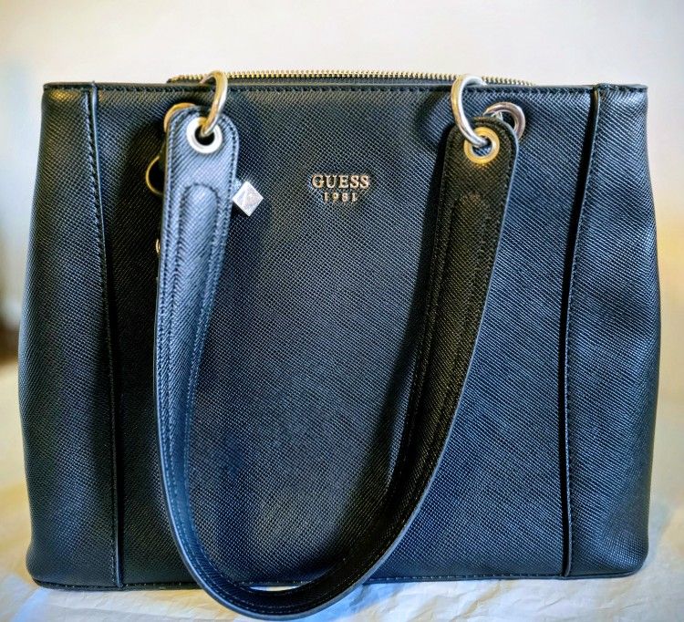 Guess Bag Like New Used One Time 14x10 Inch Beautiful