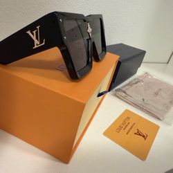 New black/Gold sunglasses cyclone