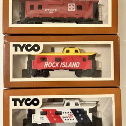 3 Tyco Cabooses 