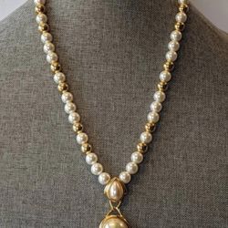 VINTAGE  1990’s NAPIER GOLD AND PEARL TEAR DROP NECKLACE