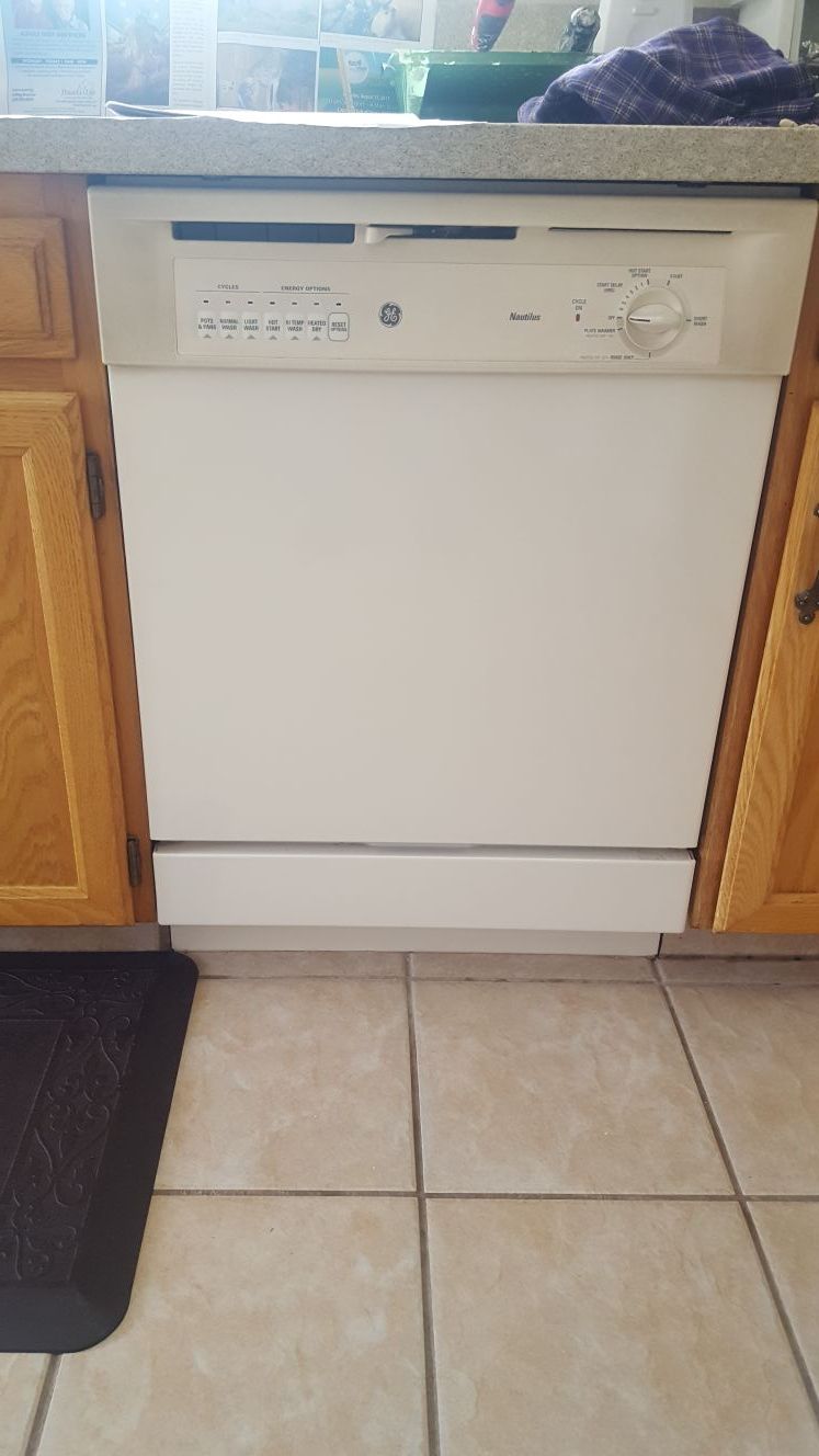 G.E. HARDLY EVER USED (HOLIDAYS) ALMOND DISHWASHER OUTSTANDING CONDITION