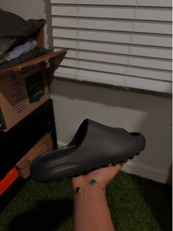 Yeezy Slide “Onyx”