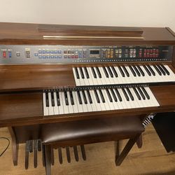 Lowry Pageant 88 Key Organ