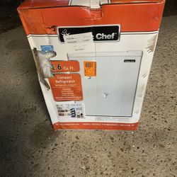 Magic Chef 2.6 cu. ft. Mini Fridge in White, ENERGY STAR