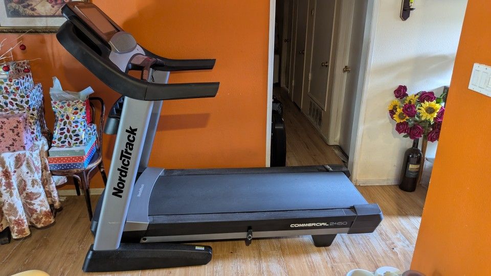 NordicTrack Commercial 2450