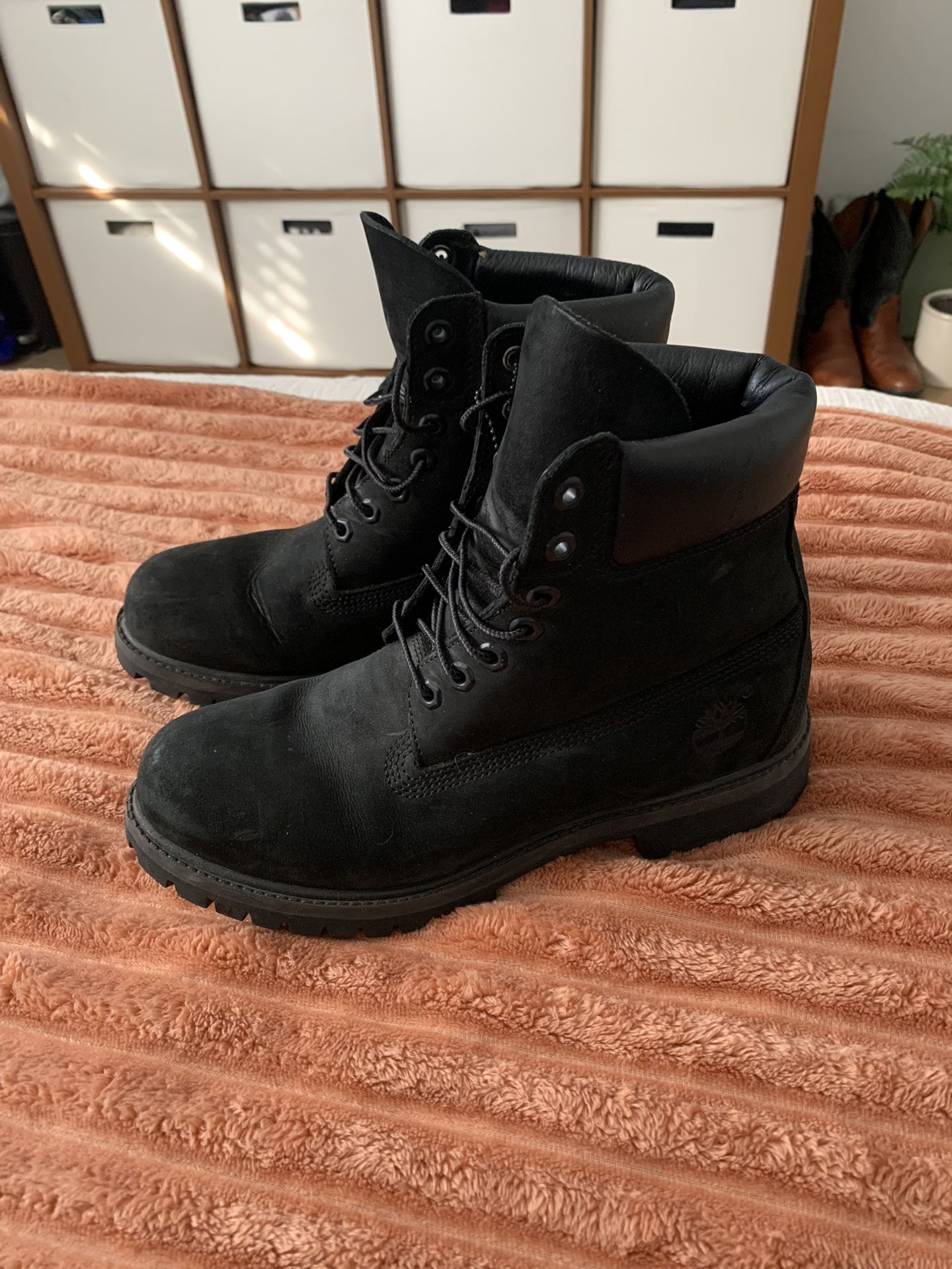 $70 Mens 8.5 Timberland Boots