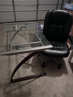 computer table and chair