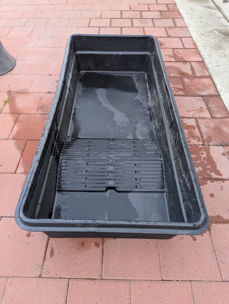 Waterland Tub Medium Land Enclosure