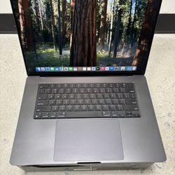 2023 Apple MacBook Pro M3 Pro 18 Core 18GB 512GB 79 Counts Charger Music & Video Software & Charger
