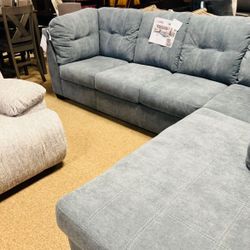 Cozy Nice Tufted Sectional!