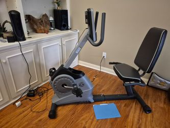 Golds Gym recumbent bike