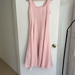 Pink waisted long skirt, V-neck back, a dress that can be worn at parties
