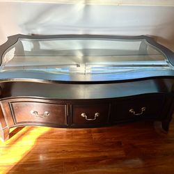 Almost New Exquisite Coffee Table With Curved Top & Free Extra Inset Glass