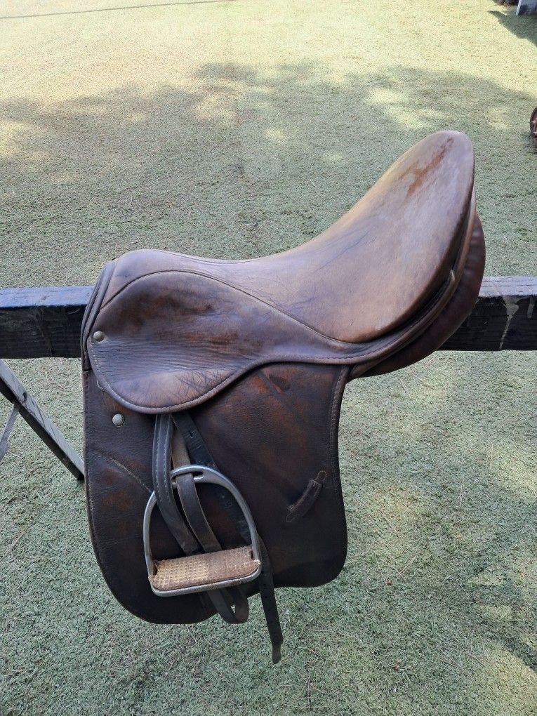 16 Inch Stubben Saddle