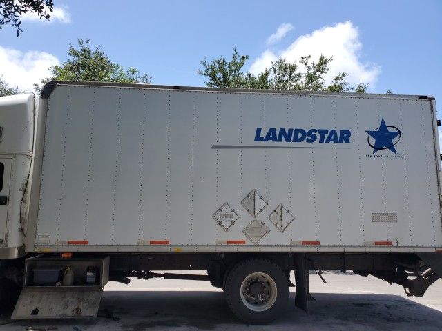 2006 Freightliner M2-106