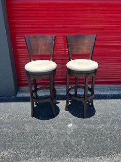 SWIVEL HIGH CHAIR/ SET OF 2/ IN GOOD CONDITION