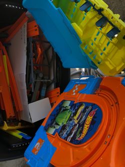 Hot wheels track set