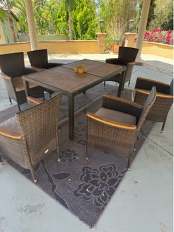 Outdoor patio set and 6 chairs