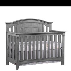 Baby convertible crib And Bed 
