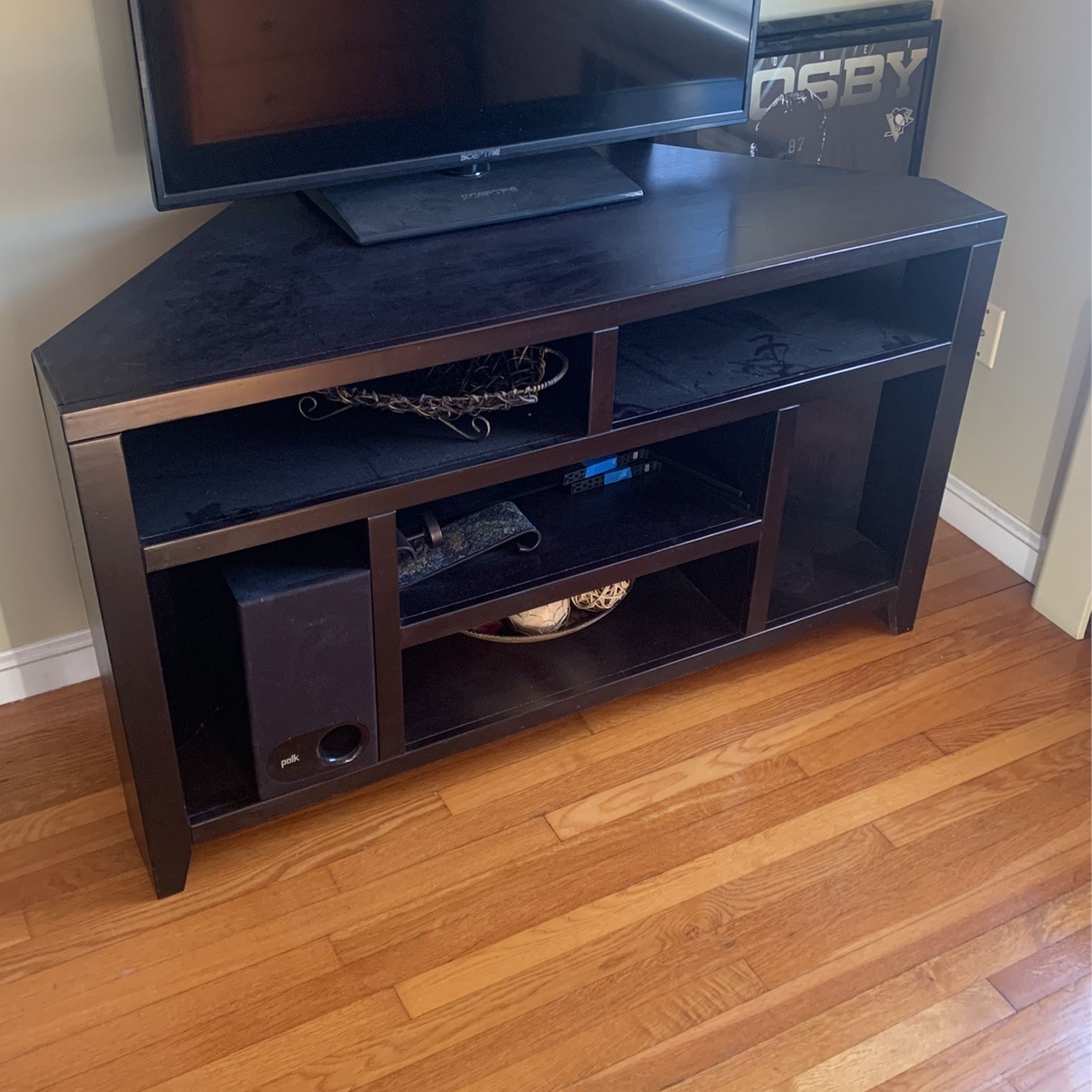 Corner TV stand