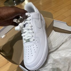 White Nike Air Force 1