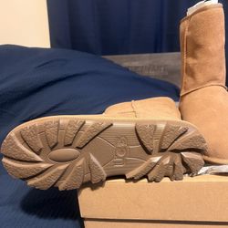 Uggs Short Boots Size 11 Woman’s 