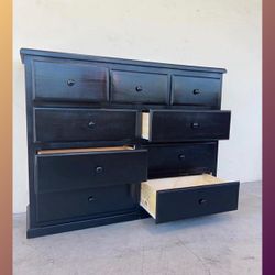 9 drawers dresser  / Nine drawers dresser