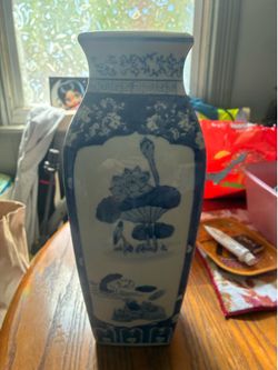 1940 Chinese vase