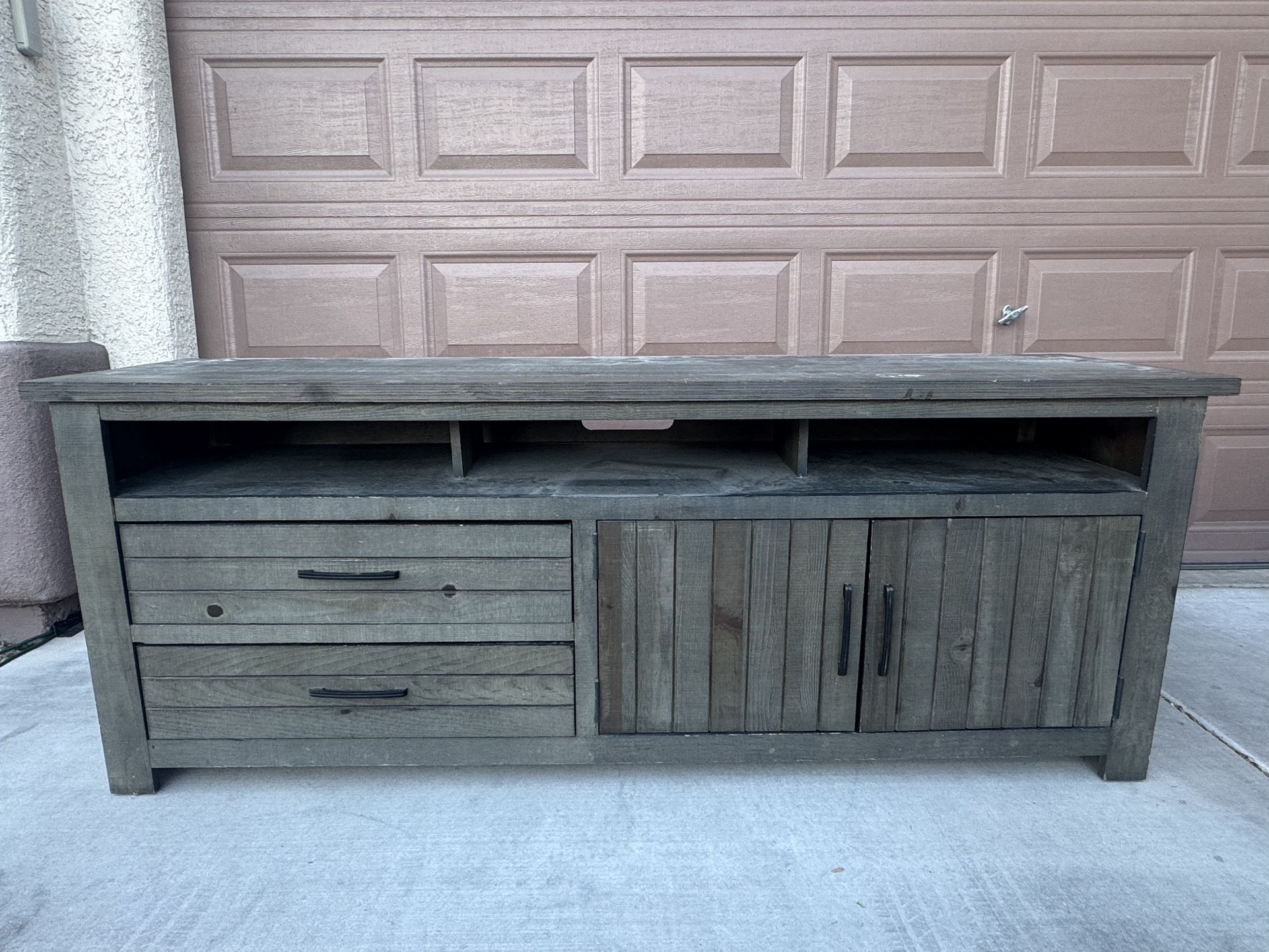 Tv Stand/Entertainment Center