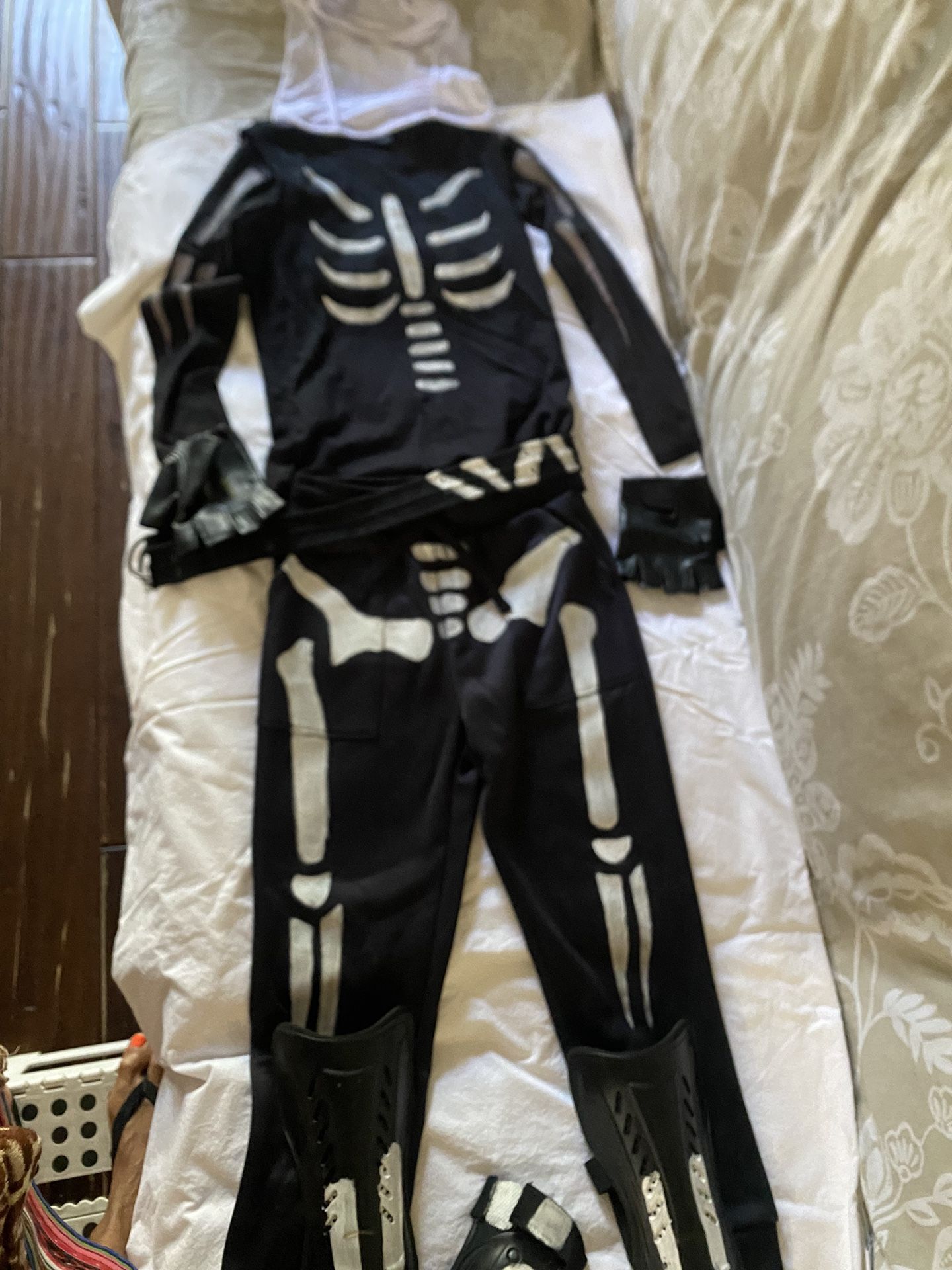 Skull trooper costume includes pants, shirt, vest, Jjwhite hoodie, black, hanky, kneepads, elbow pads, belt, gloves, and chain size could be 8-10 all
