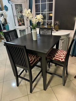 High dining table 36”x36” and 36”high in very good condition (very clean and no scratches)