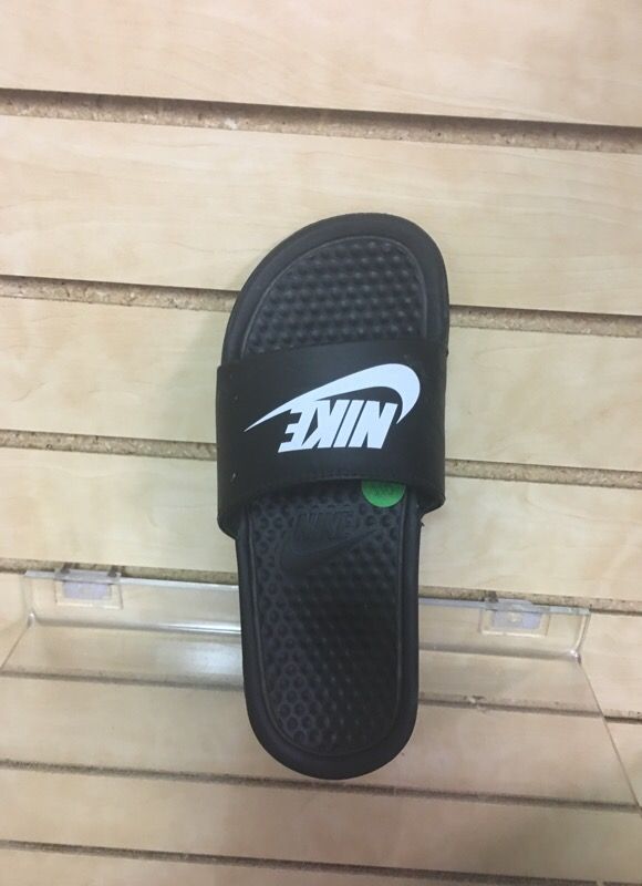 Nike sandals size 3 youth