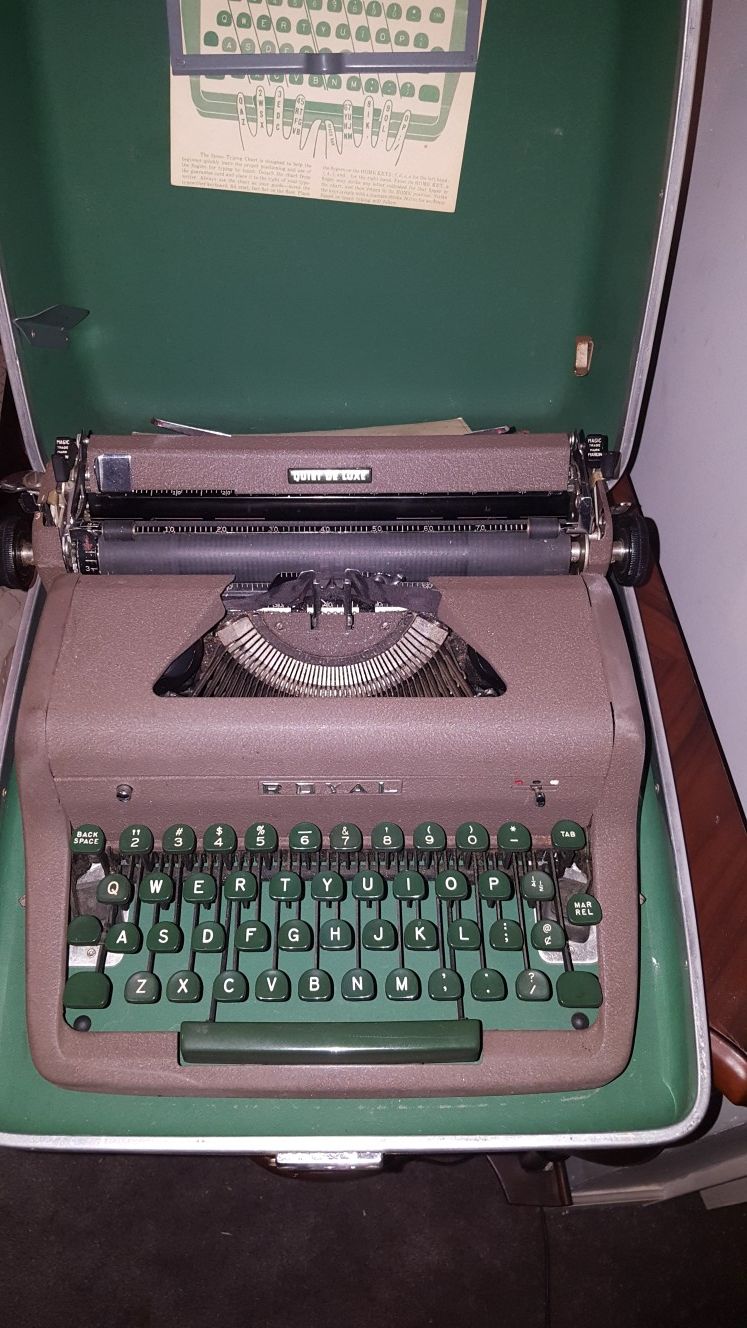 Type Writer! Yes Type Writer! And Case with it
