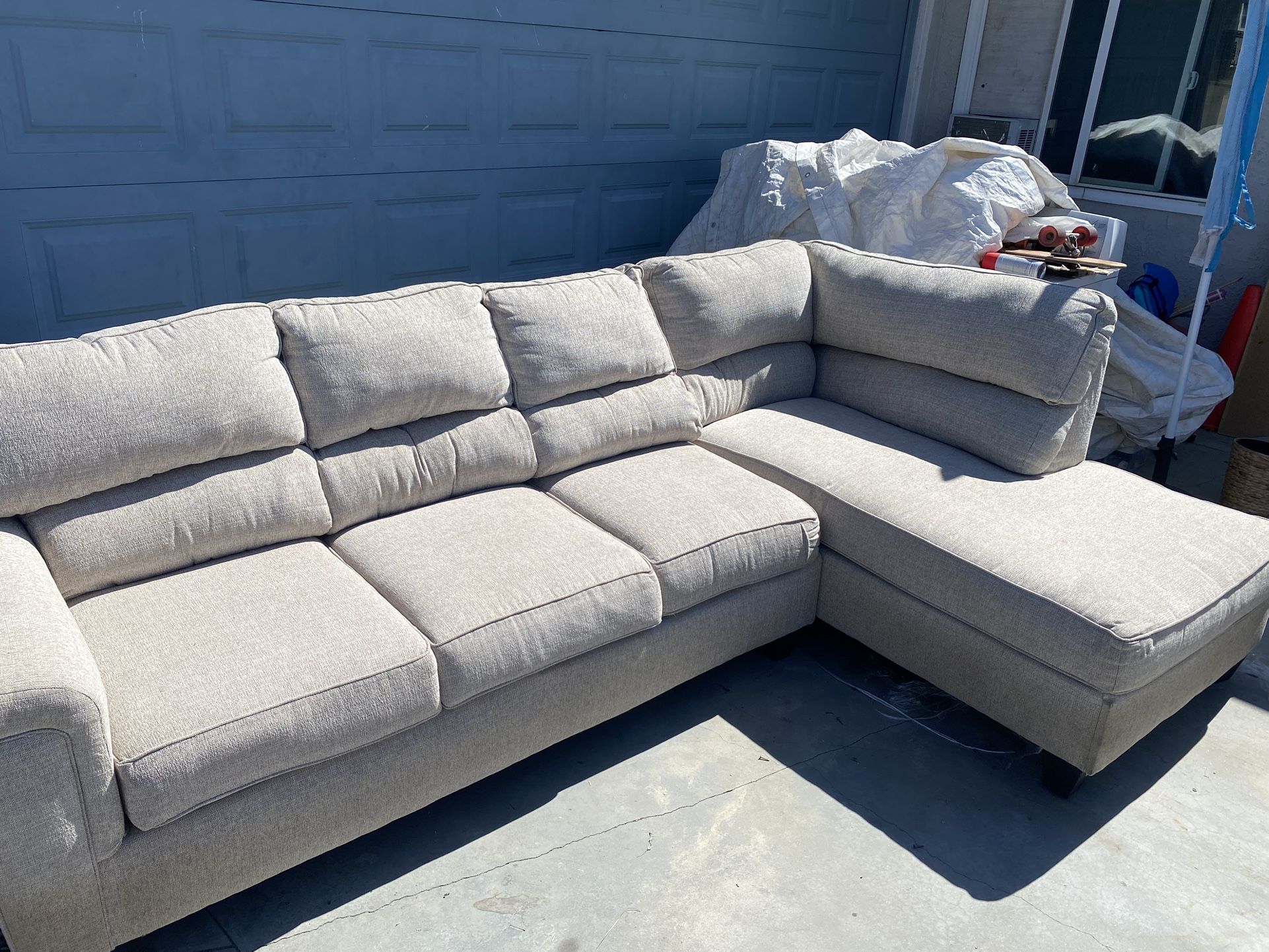 Couches / Sofas 