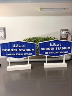 LA dodgers scully welcome sign