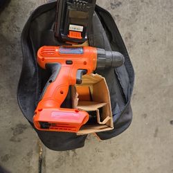 BLACK +DECKER BATTERY DRILL