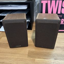 Realistic MINIMUS 7W speakers Wood 