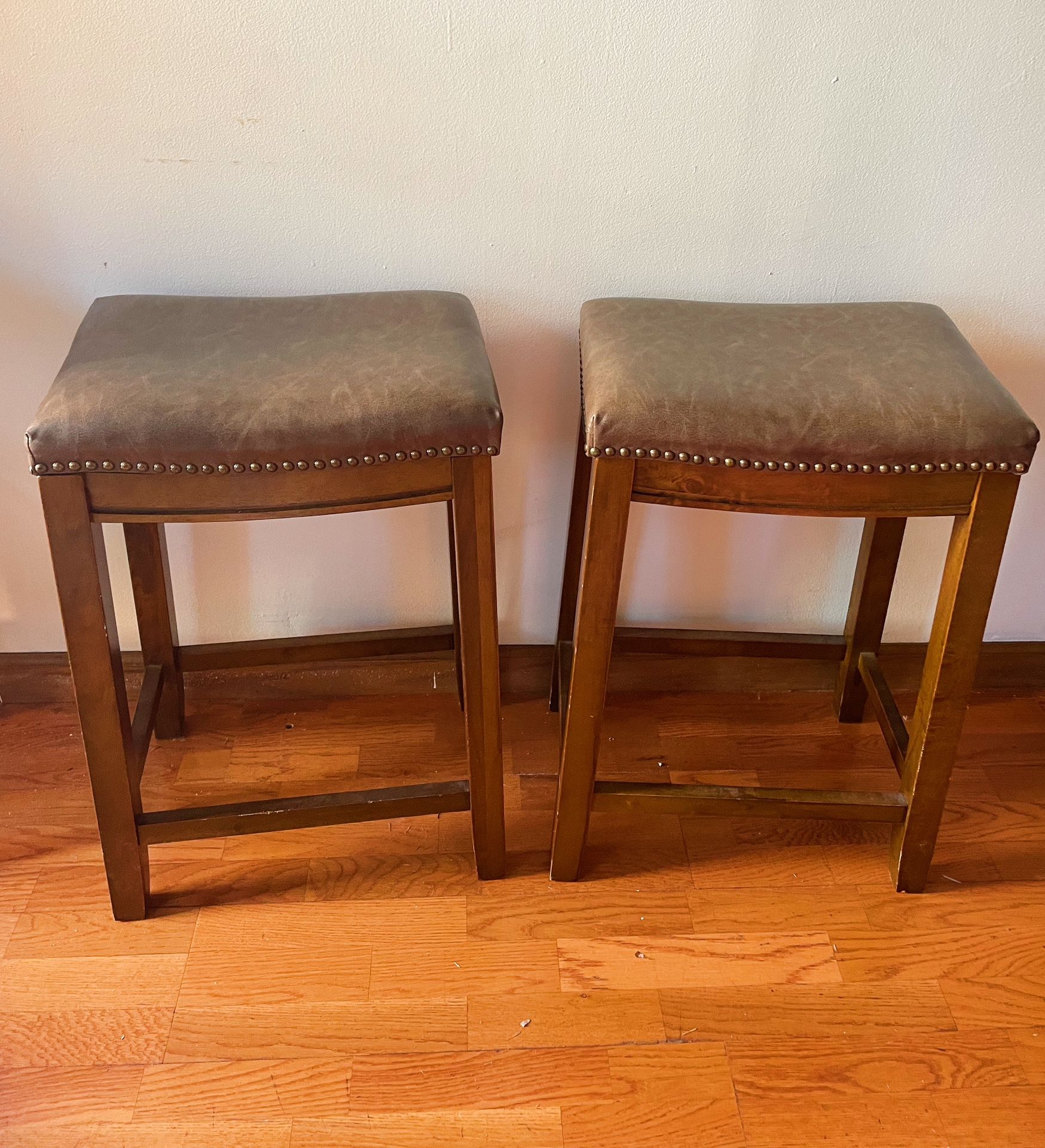 2 Bar Stools