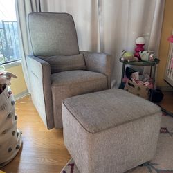 Rocking chair/nursery chair and ottoman