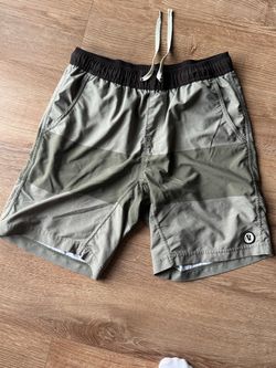 Vuori Men’s Medium Hybrid Board Shorts