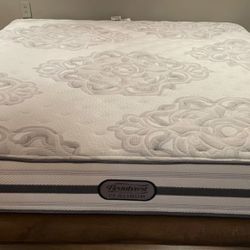 Like New Beautiful Beautyrest Queen Size Mattress And Boxspring.( Only Used 1 Time ). 