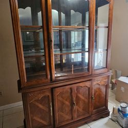 BEAUTIFUL CHINA CABINET REAL WOOD 