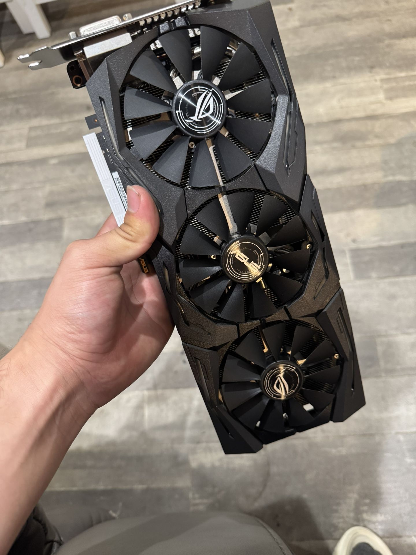 ASUS Strix 1080 A8G