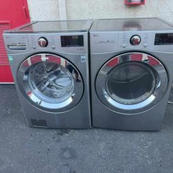 LIKE NEW !! LG WI-FI ENABLED JUMBO FRONT LOAD STEAM WASHER AND GAS DRYER SET LIKE NEW