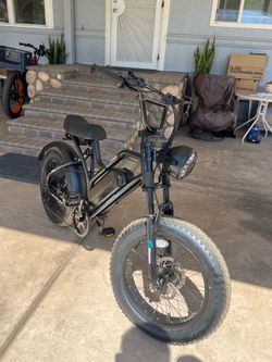 1000w fat tire bike top speed of 37 when your on it about 30 brand new like 25 miles